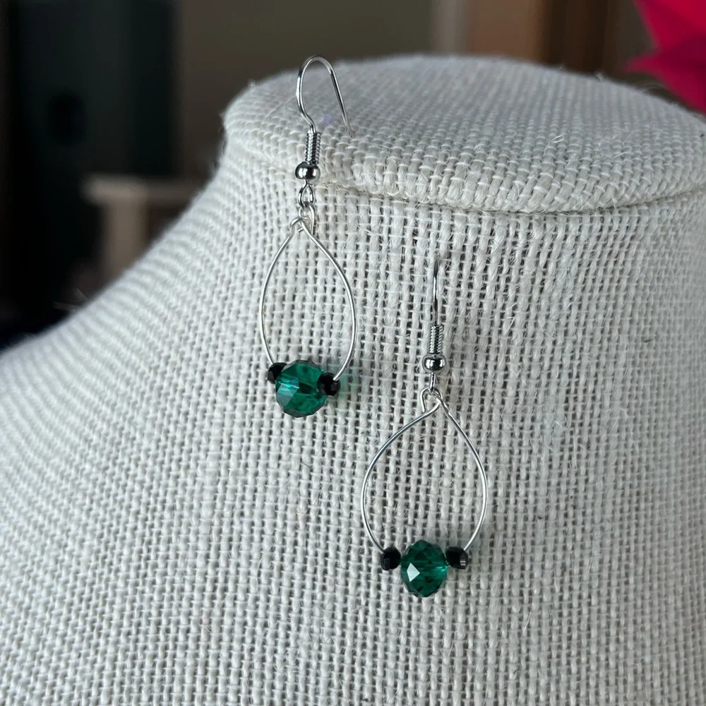 💚Handmade Earrings 💚 - Picture 2 of 7
